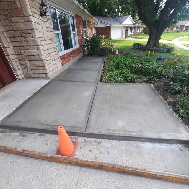 New broom-finished concrete front walkway installation in Lebanon, Ohio