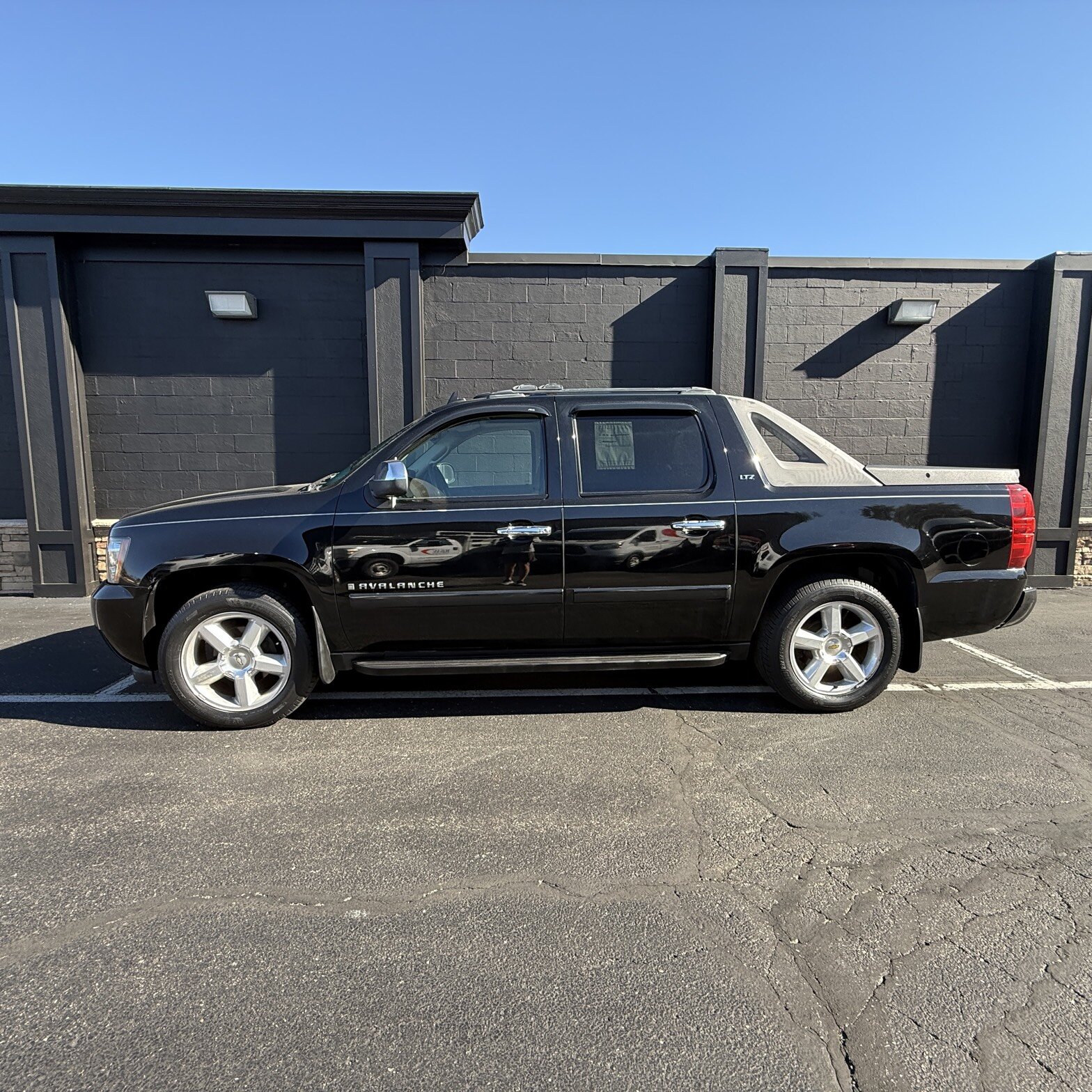 2008 Chevrolet Avalanche 1500 - Thumbnail 3