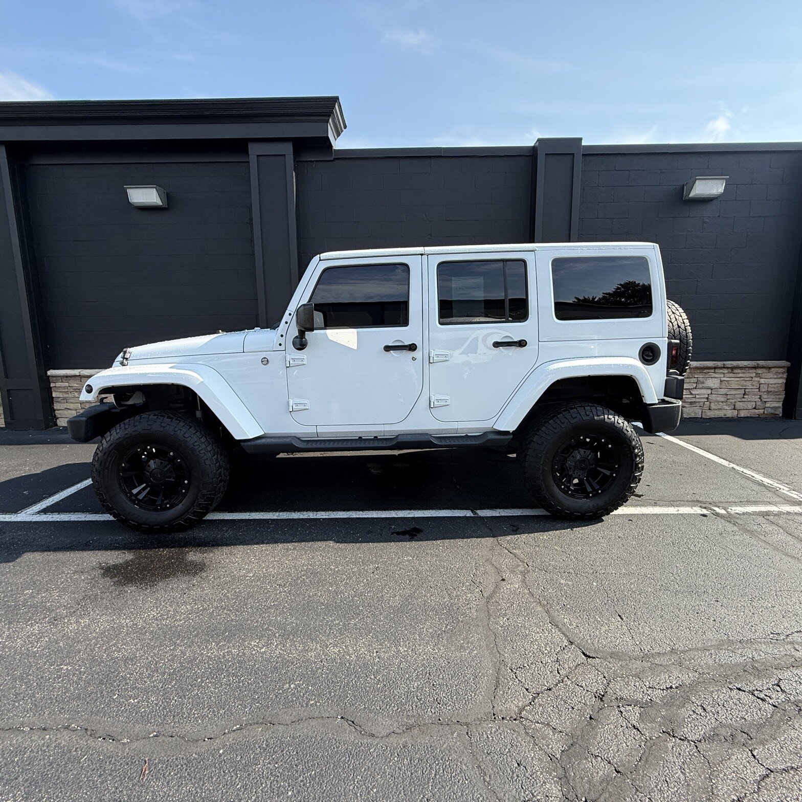 2015 Jeep Wrangler Unlimited - Thumbnail 3