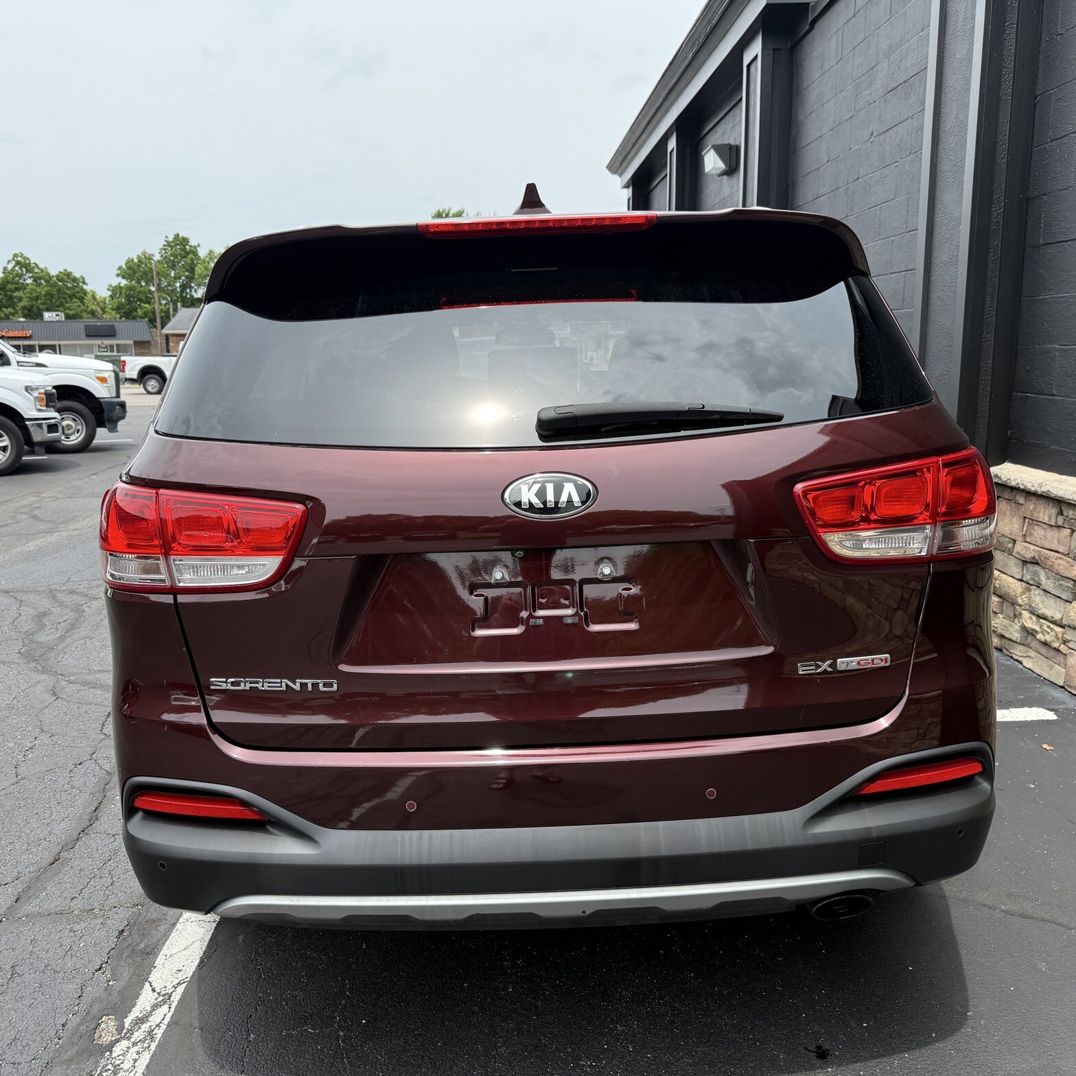 2016 Kia Sorento - Thumbnail 2