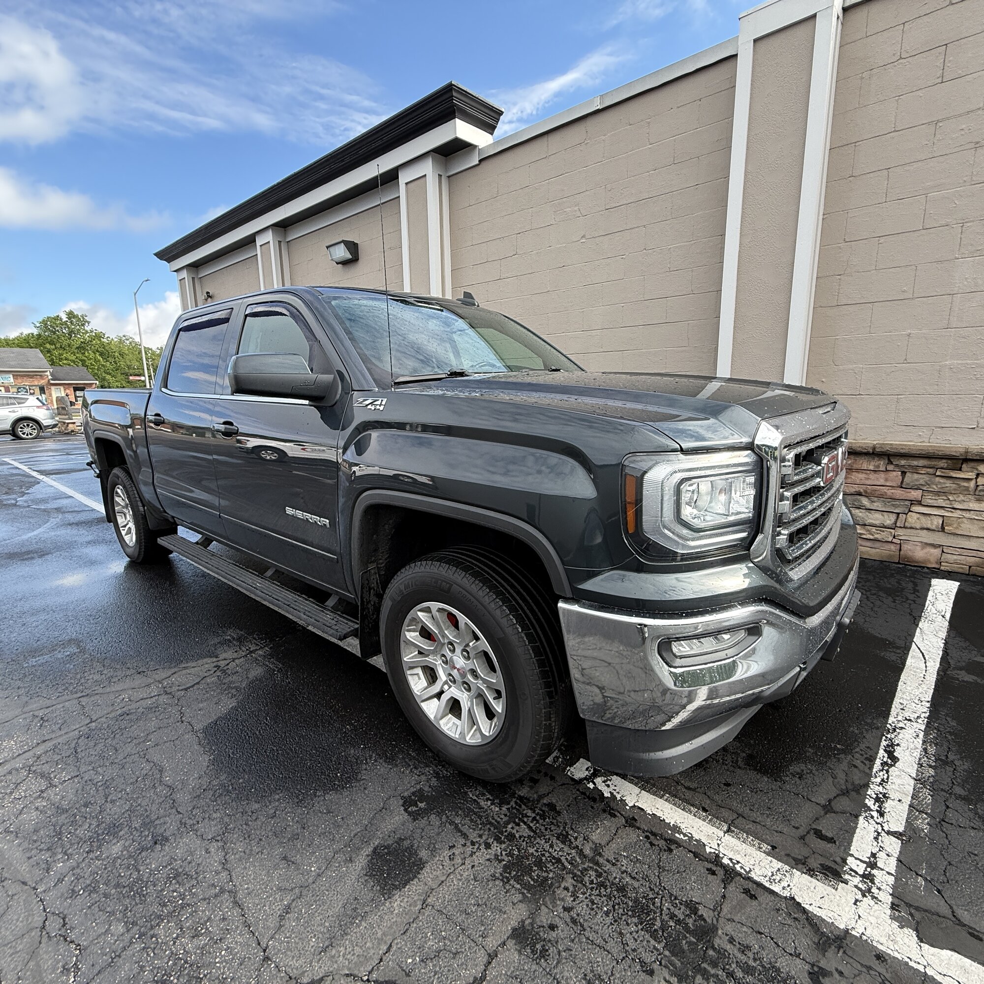 2017 GMC Sierra - Thumbnail 3