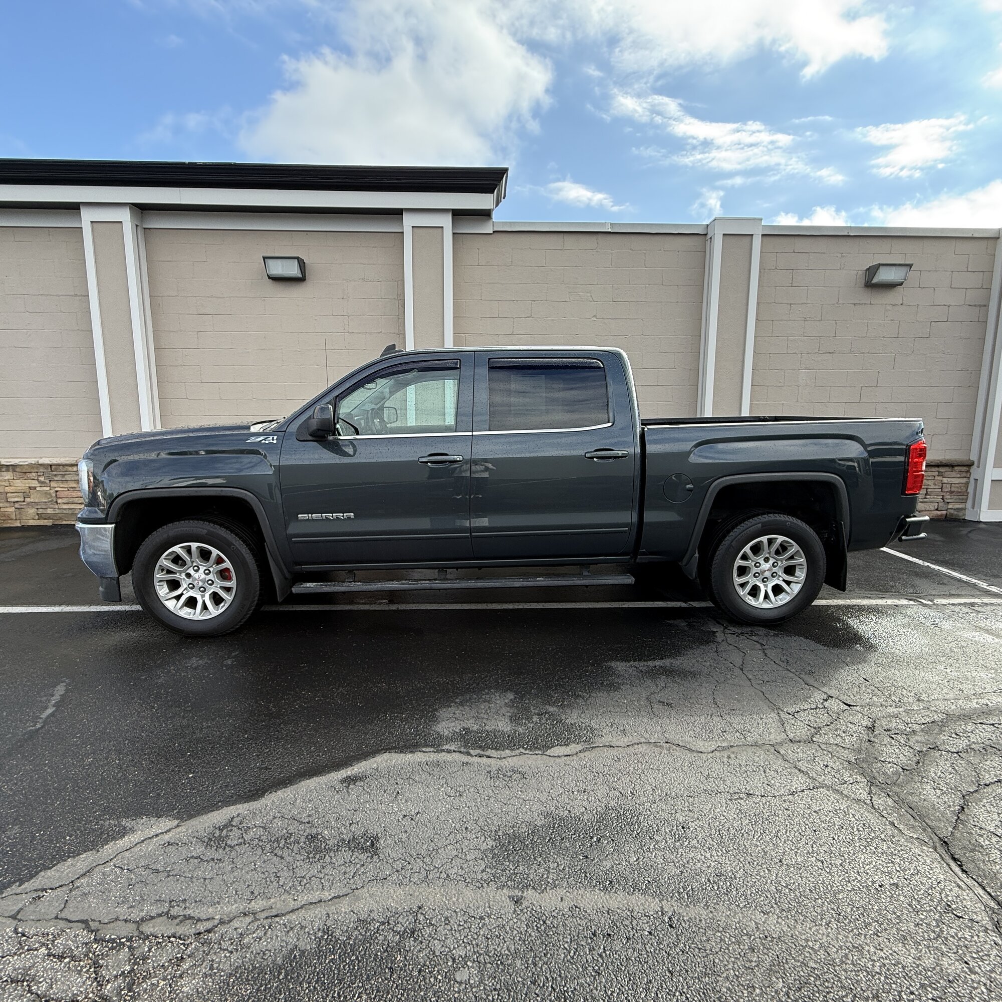 2017 GMC Sierra - Thumbnail 8