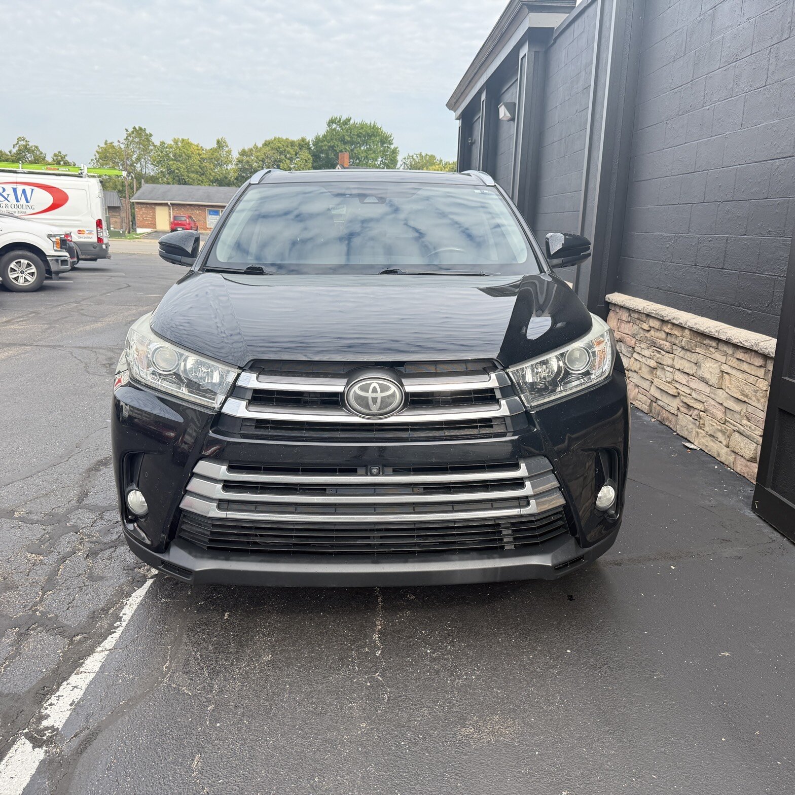 2017 Toyota Highlander - Thumbnail 2