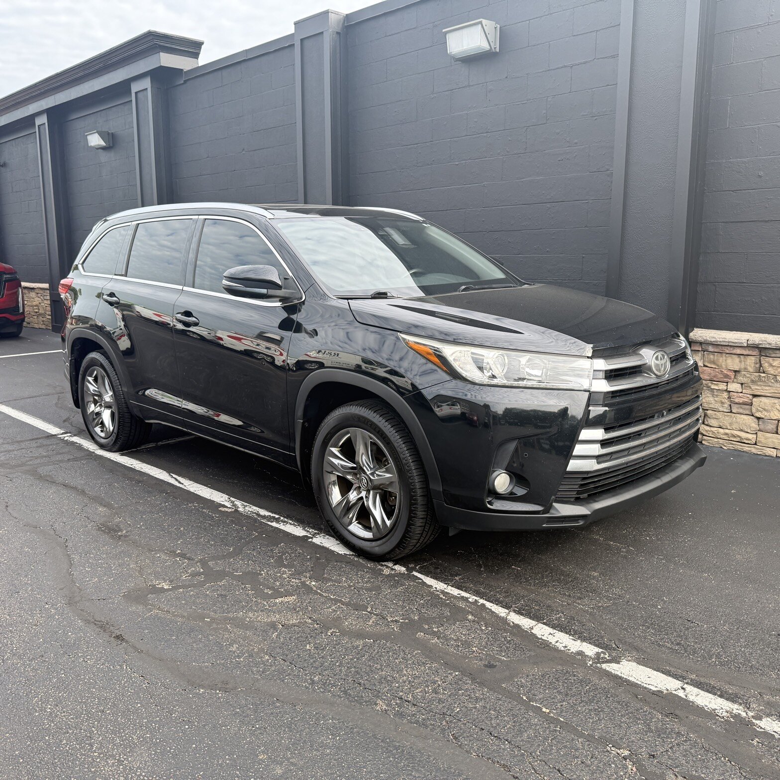 2017 Toyota Highlander - Thumbnail 3