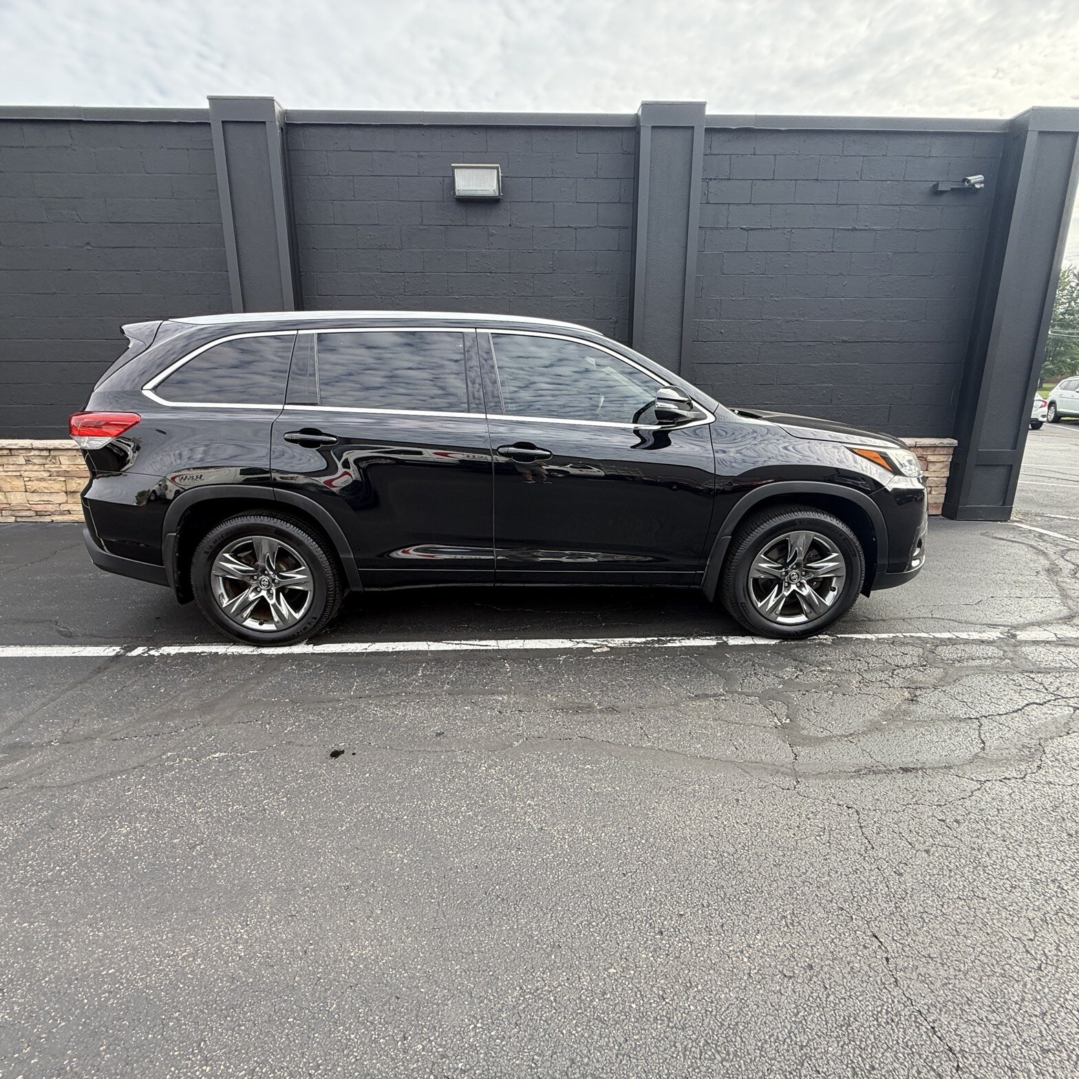 2017 Toyota Highlander - Thumbnail 5