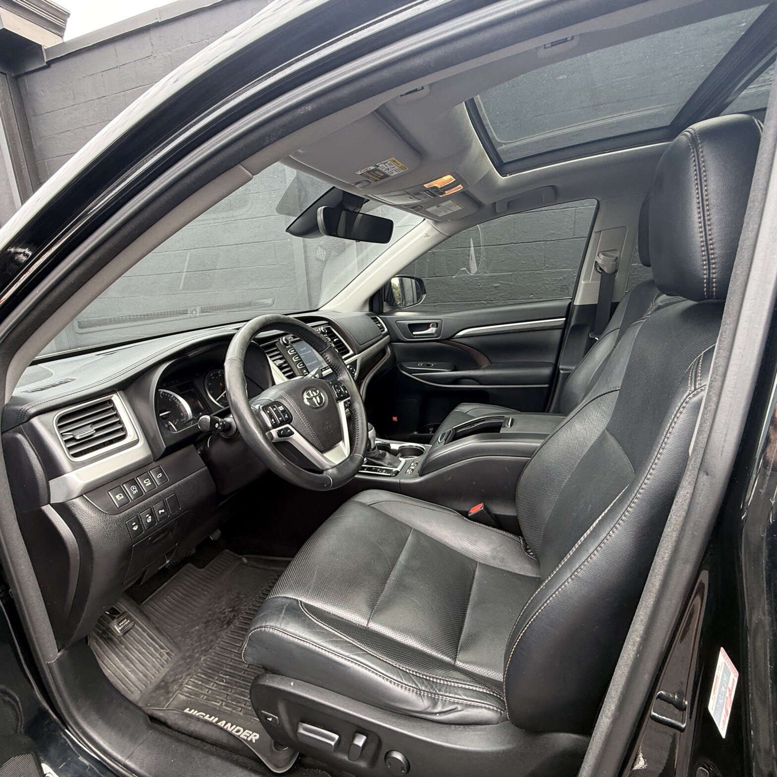 2017 Toyota Highlander - Thumbnail 11