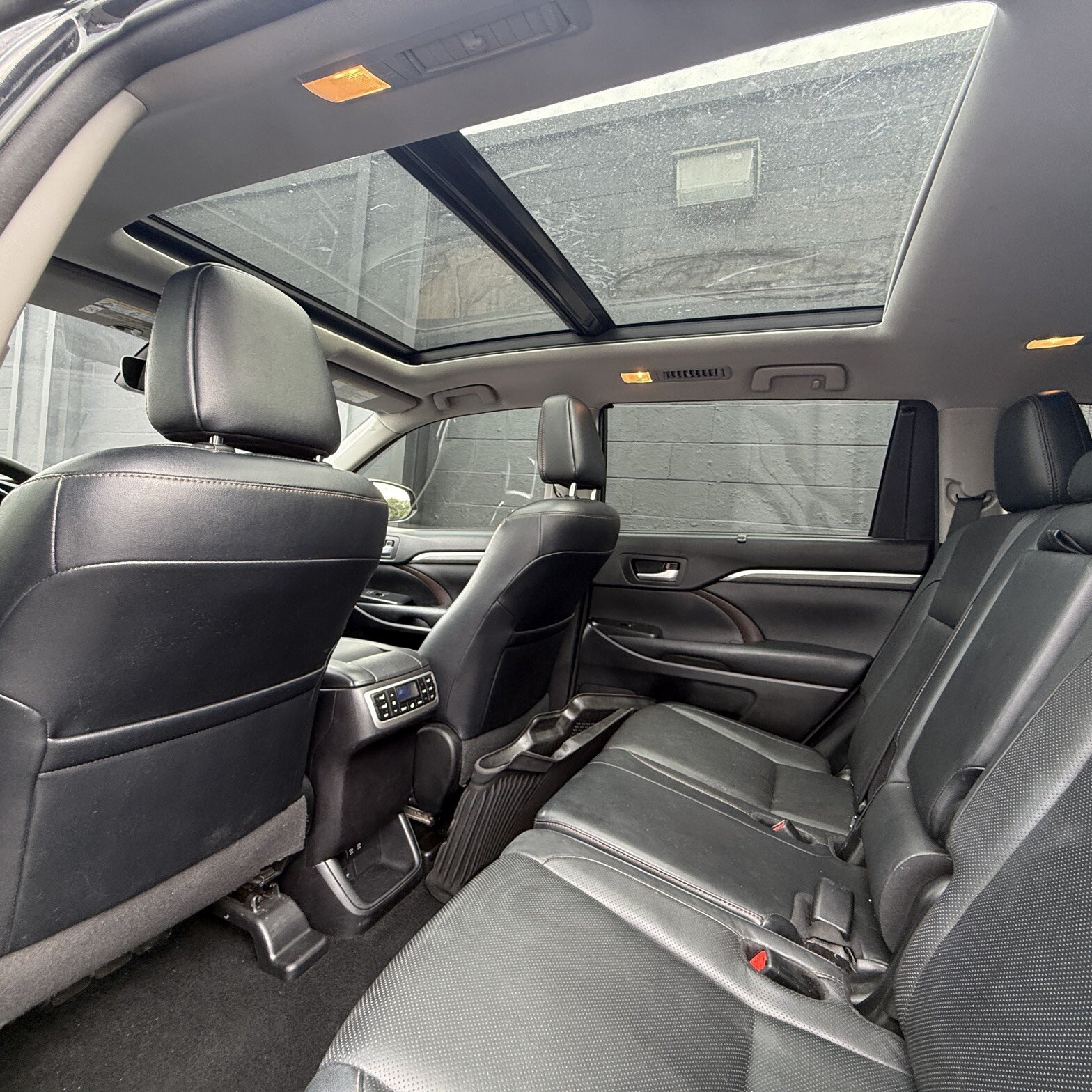 2017 Toyota Highlander - Thumbnail 13