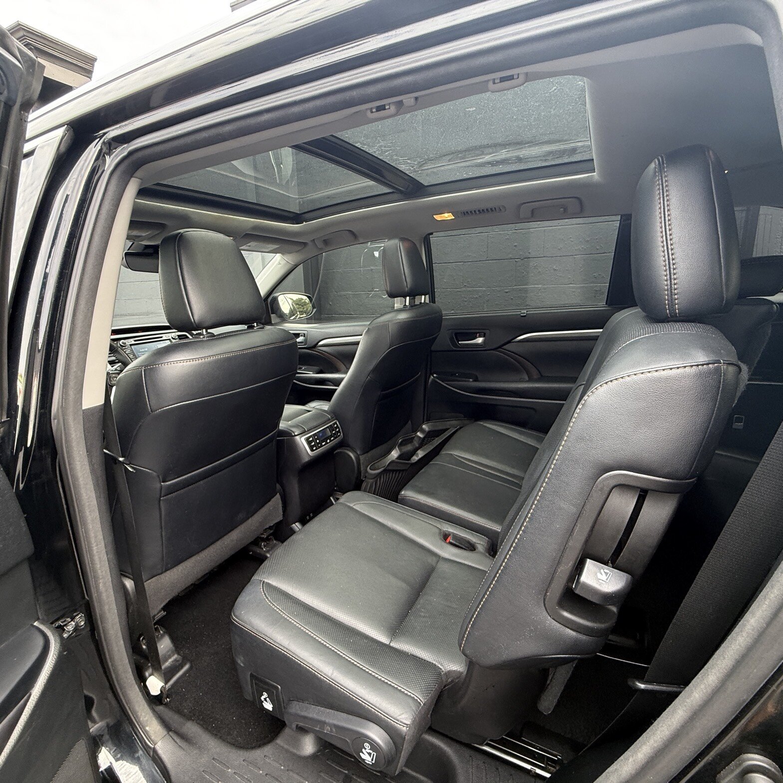 2017 Toyota Highlander - Thumbnail 14