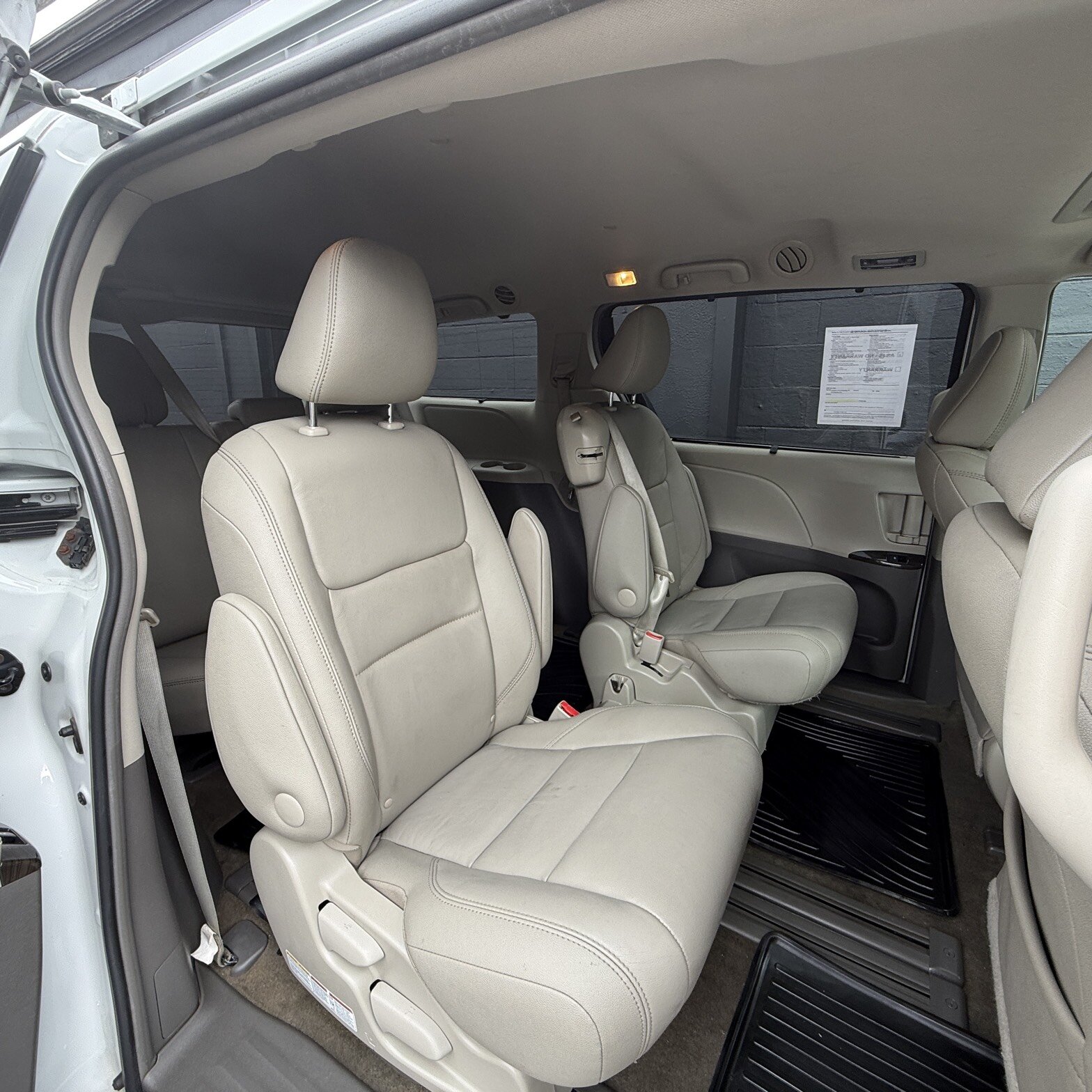 2017 Toyota Sienna - Thumbnail 12