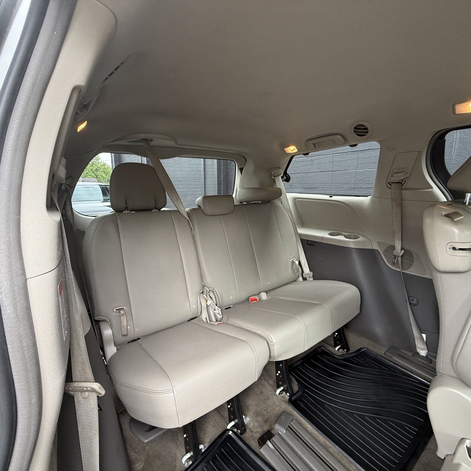 2017 Toyota Sienna - Thumbnail 14