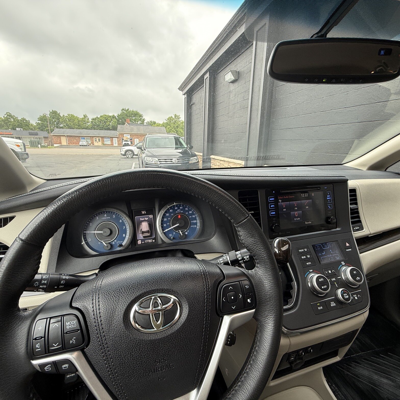 2017 Toyota Sienna - Thumbnail 15