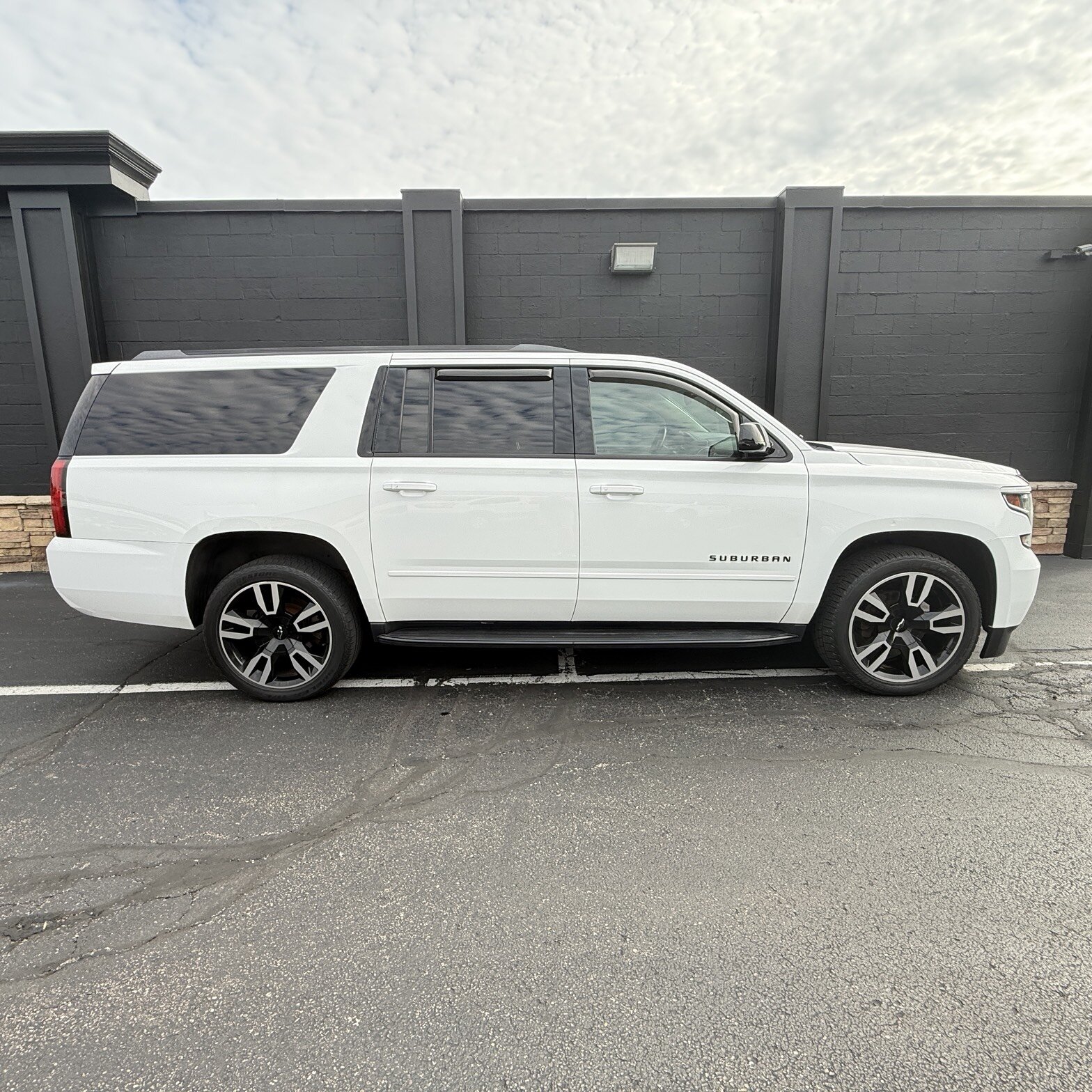 2019 Chevrolet Suburban - Thumbnail 5
