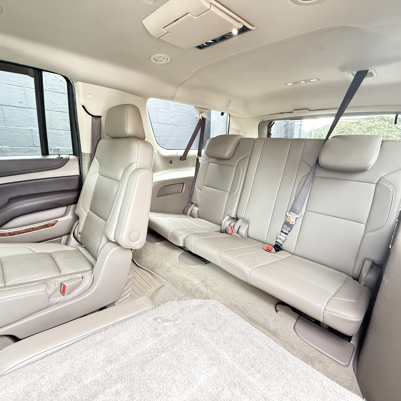 2019 Chevrolet Suburban - Thumbnail 15
