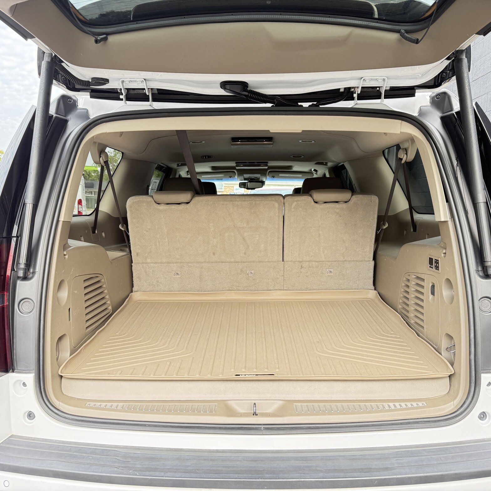 2019 Chevrolet Suburban - Thumbnail 16