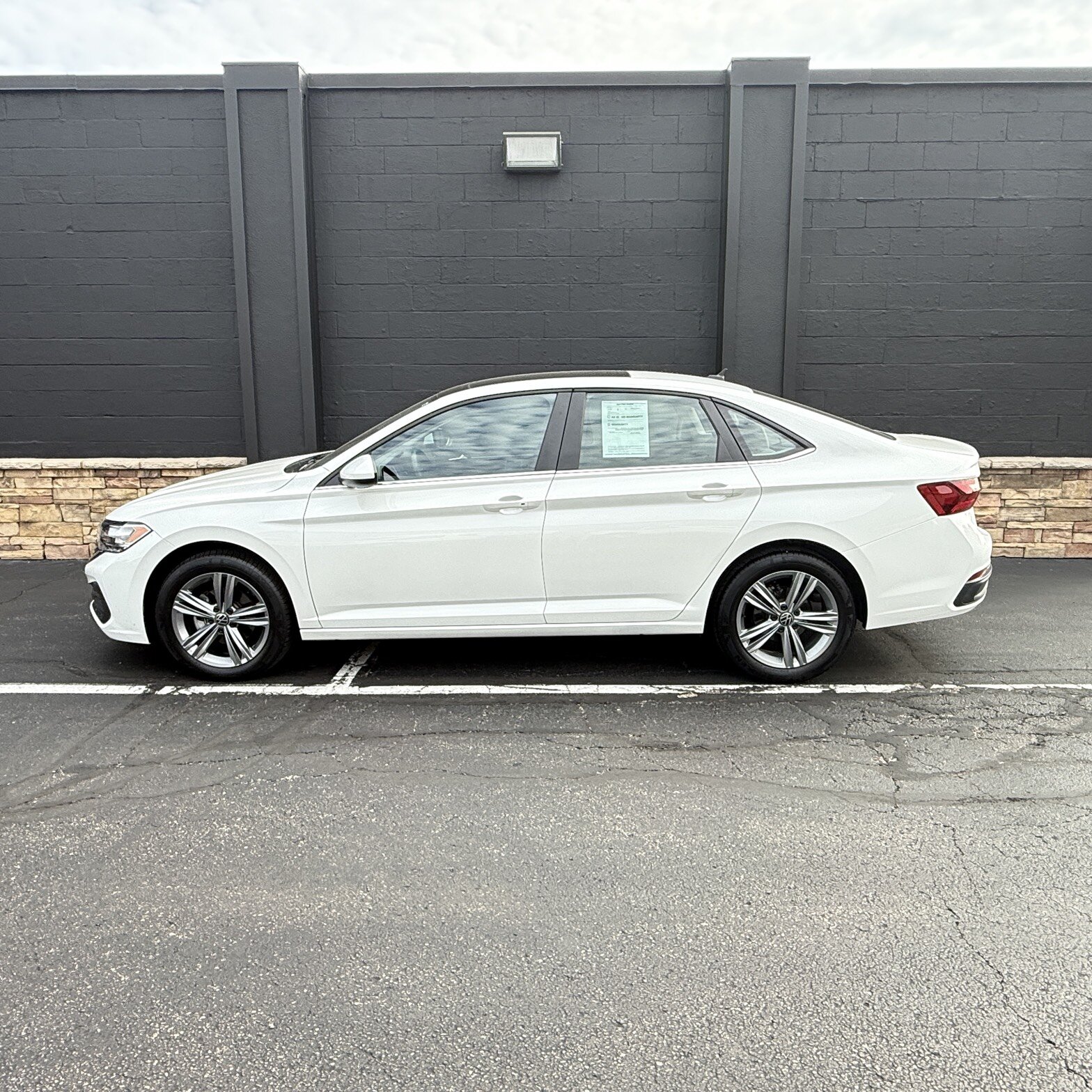 2023 Volkswagen Jetta - Thumbnail 4
