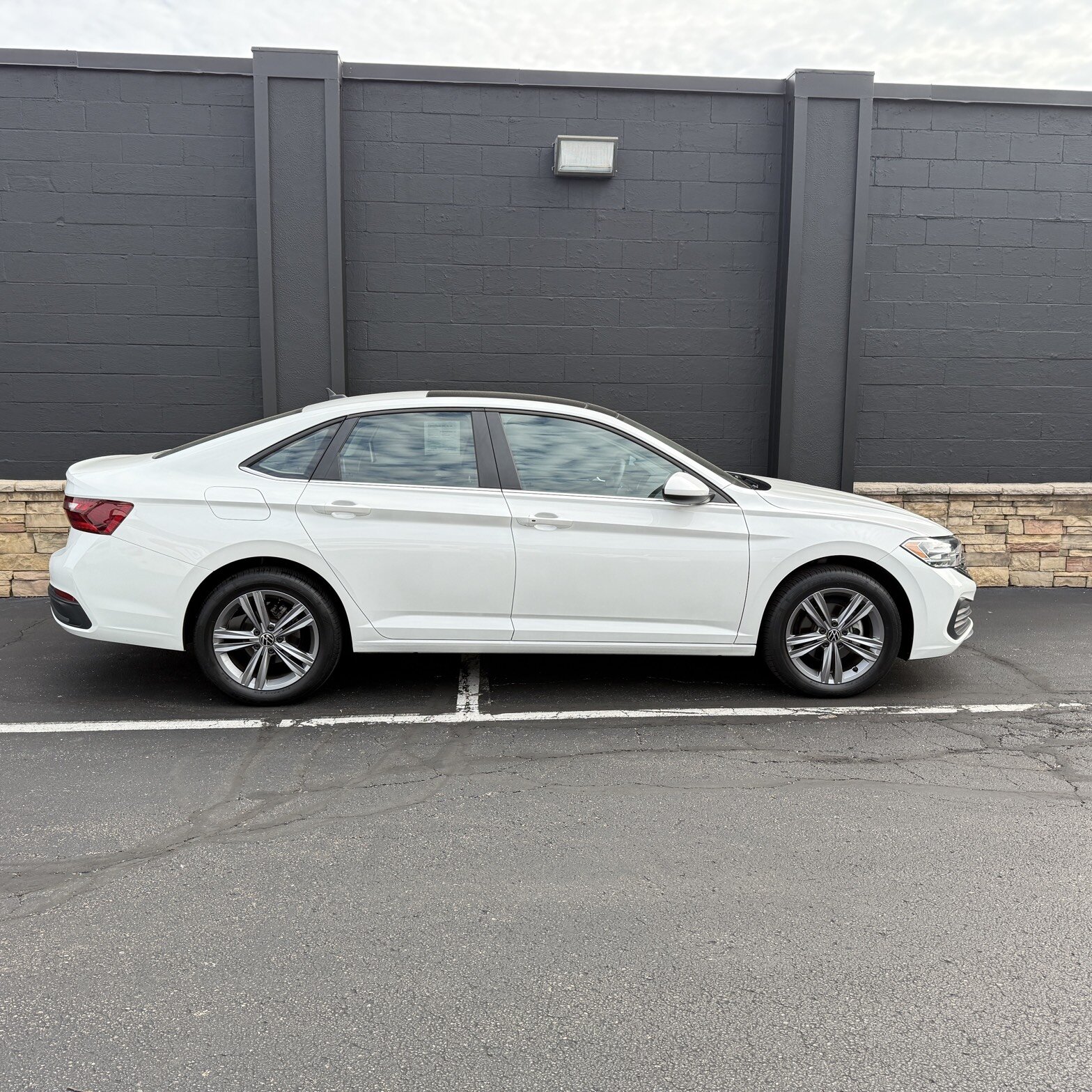 2023 Volkswagen Jetta - Thumbnail 5