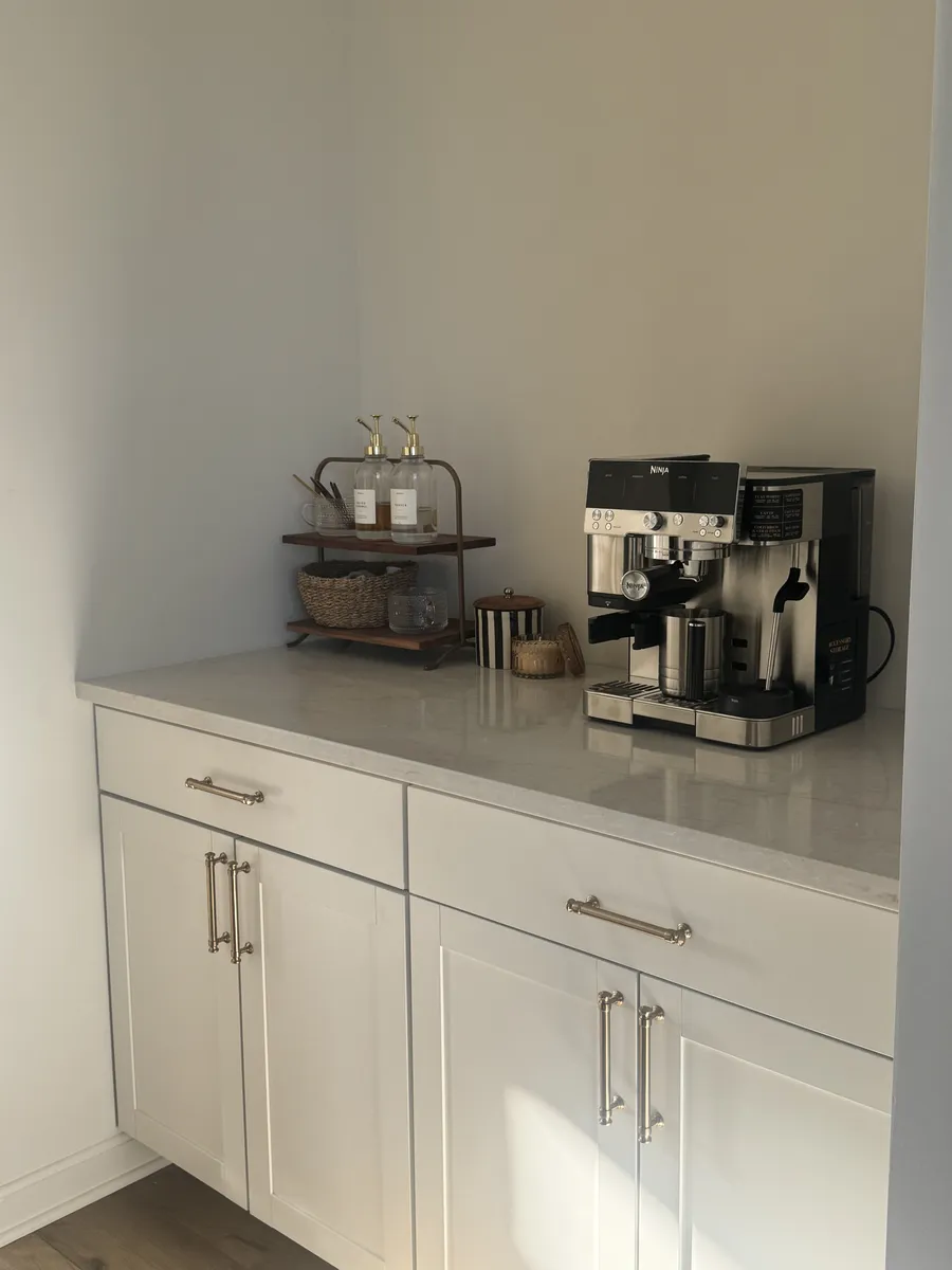 White Shaker Coffee Bar