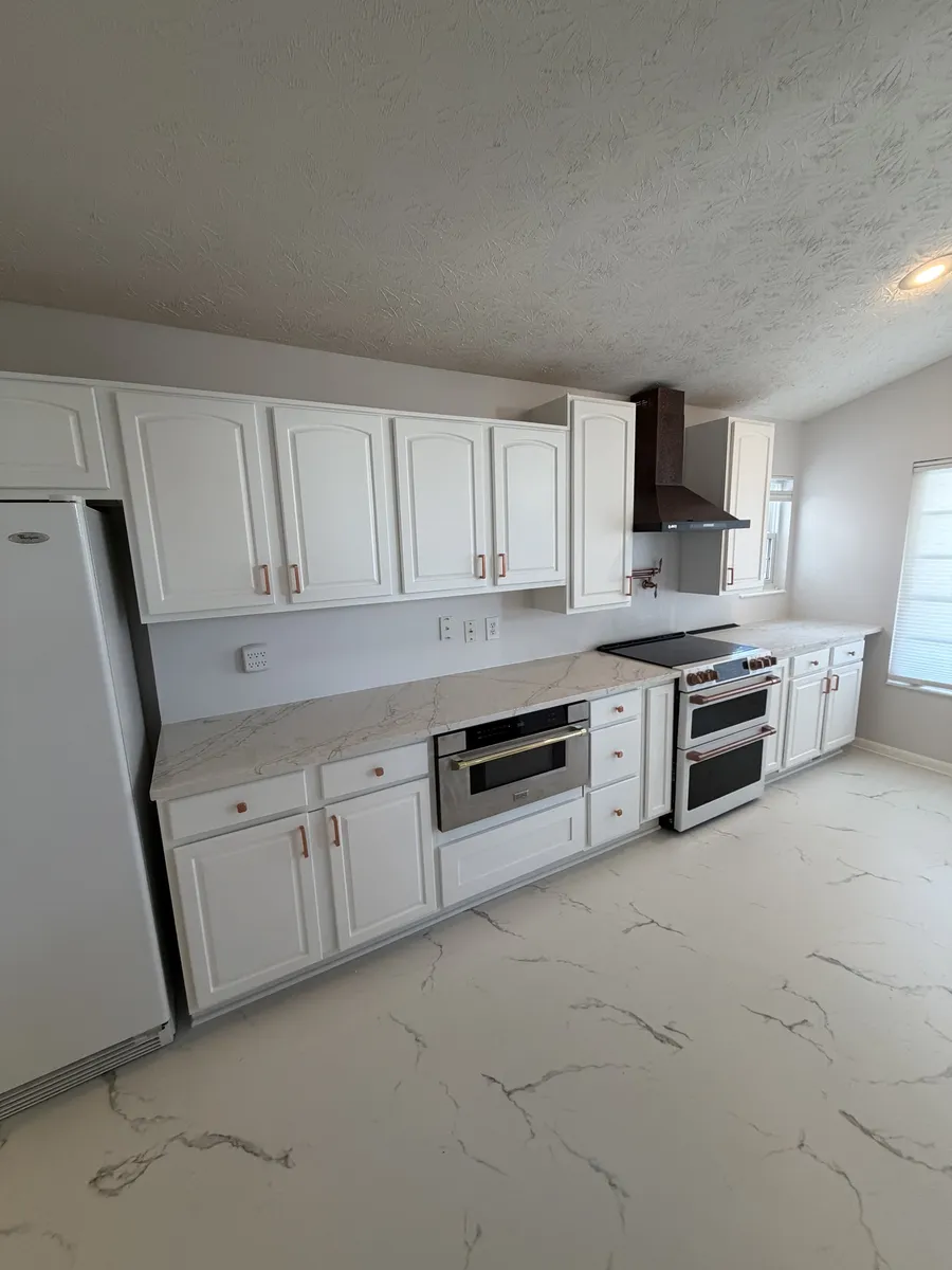 White Shaker Kitchen with Rose Gold Hardware