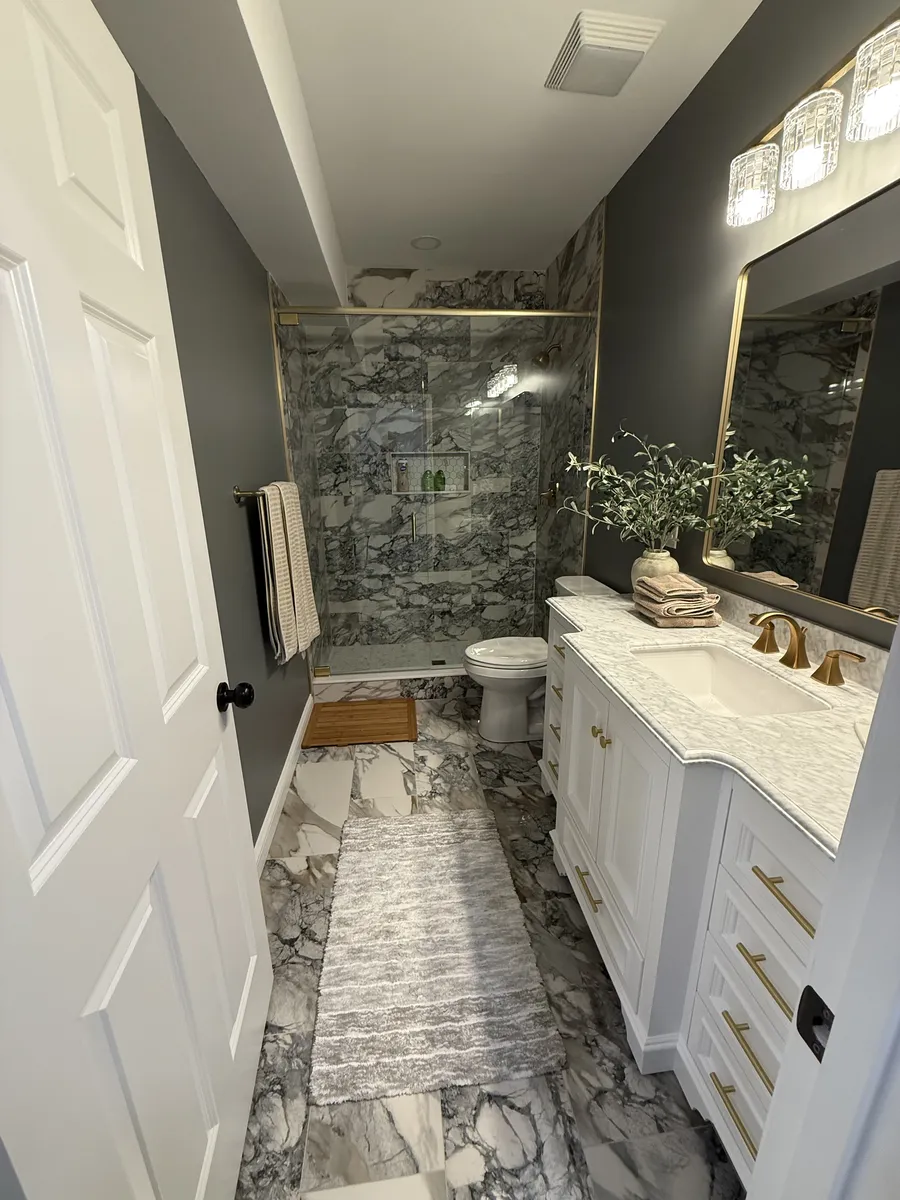 Arabescato Marble Primary Bath